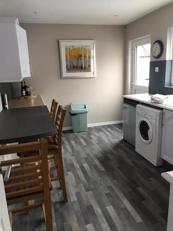 Rose Cottage: Delightful 4 Bedroom Detached Home Portrush Exterior foto
